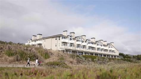 Hotels half moon bay ca  Most rooms have whirlpool jet tubs with separate showers, mini refrigerators, fireplaces, private balconies, TVs with